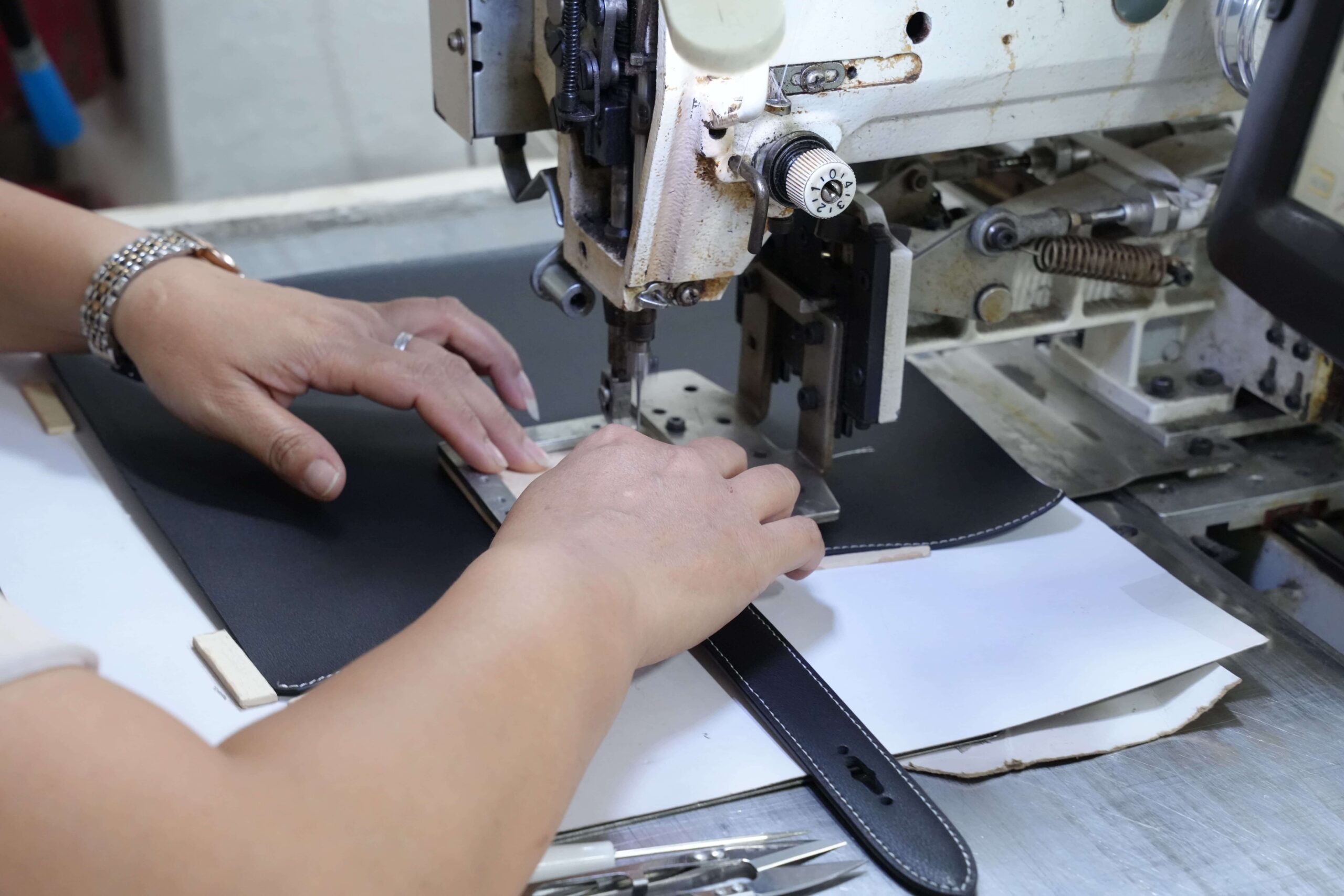 Leather handbag manufacturing process