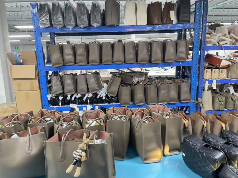 Custom leather bag manufacturer in China