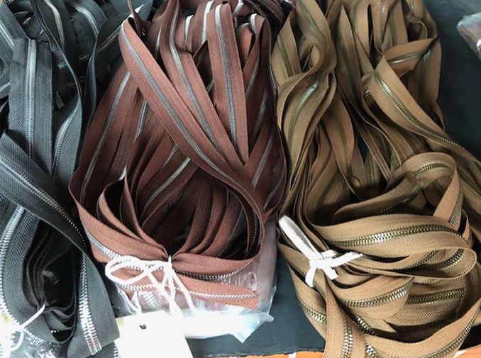 Custom metal hardware for cosmetic bags