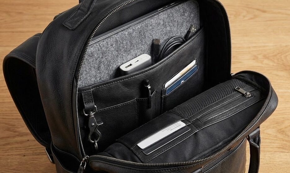 Internal organization pockets for tech accessories