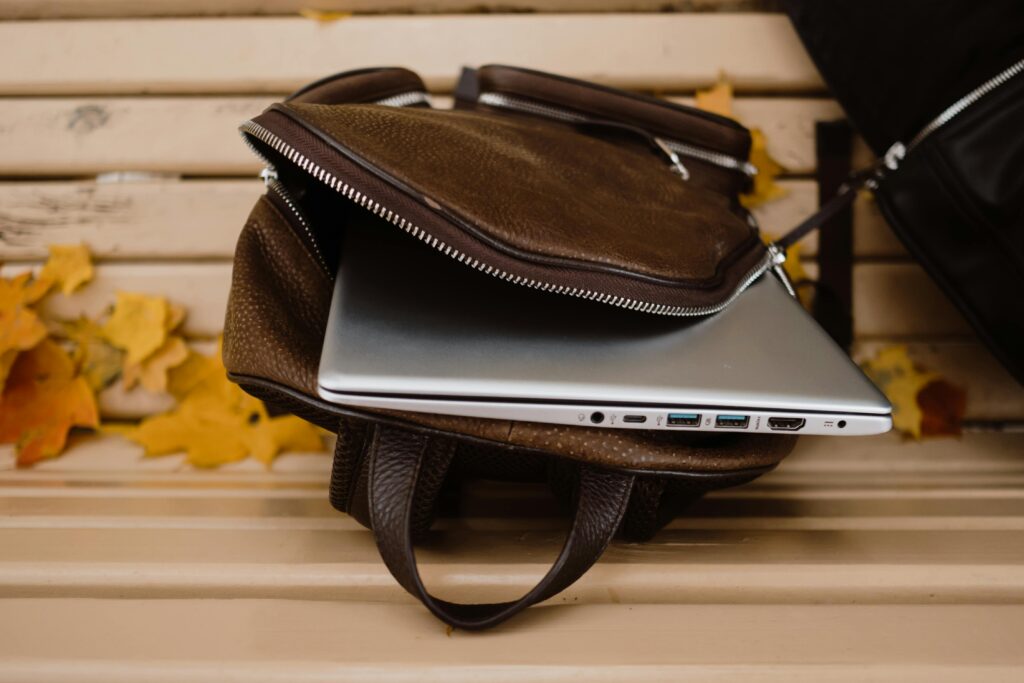 low MOQ leather bag manufacturer