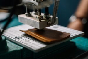 custom leather bags manufacturing process