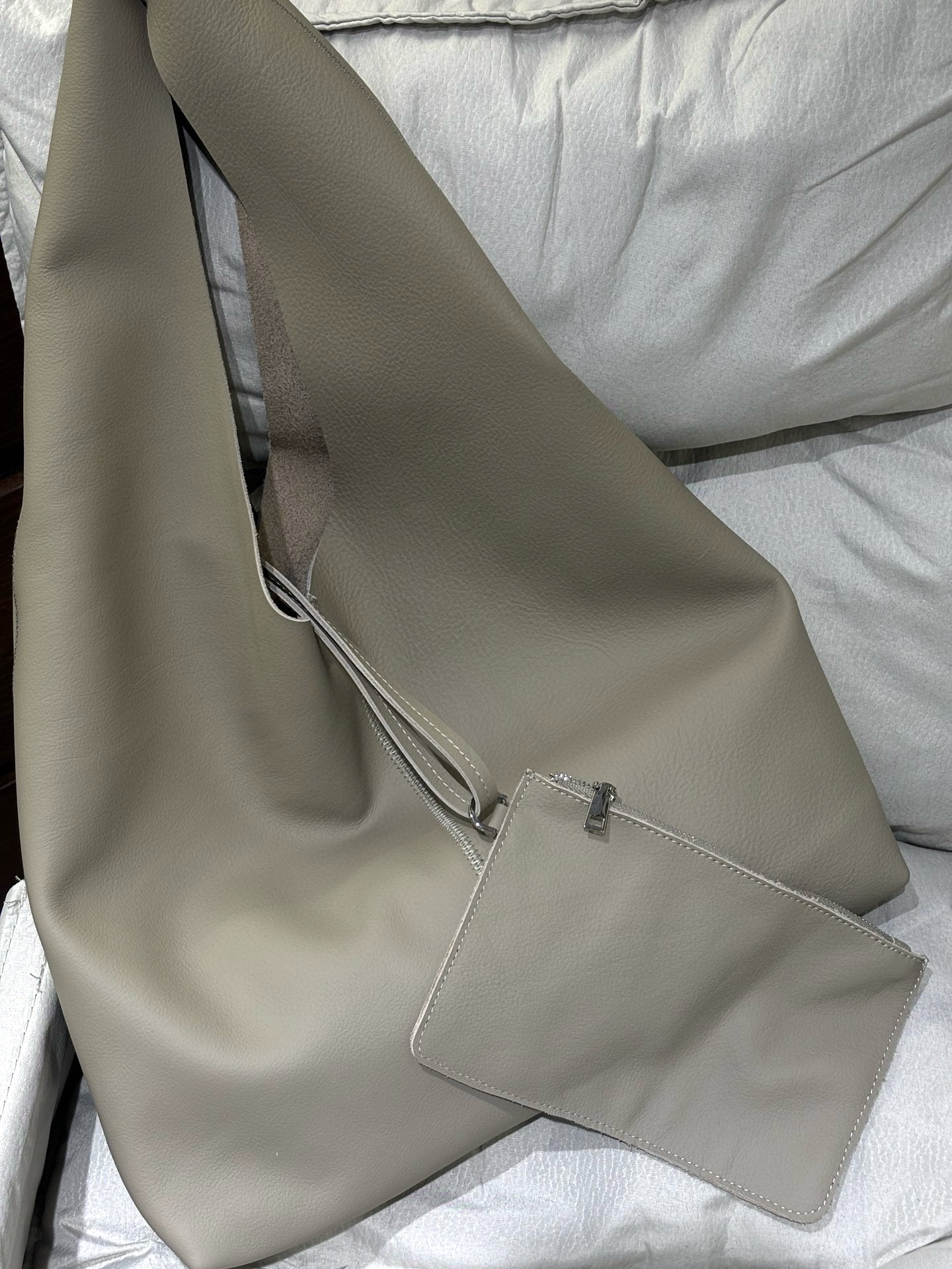 Simple Large Capacity Leather Shoulder Tote Bag with Wallet image 4 large leather shoulder tote bag wholesale OEM ODM product image 4