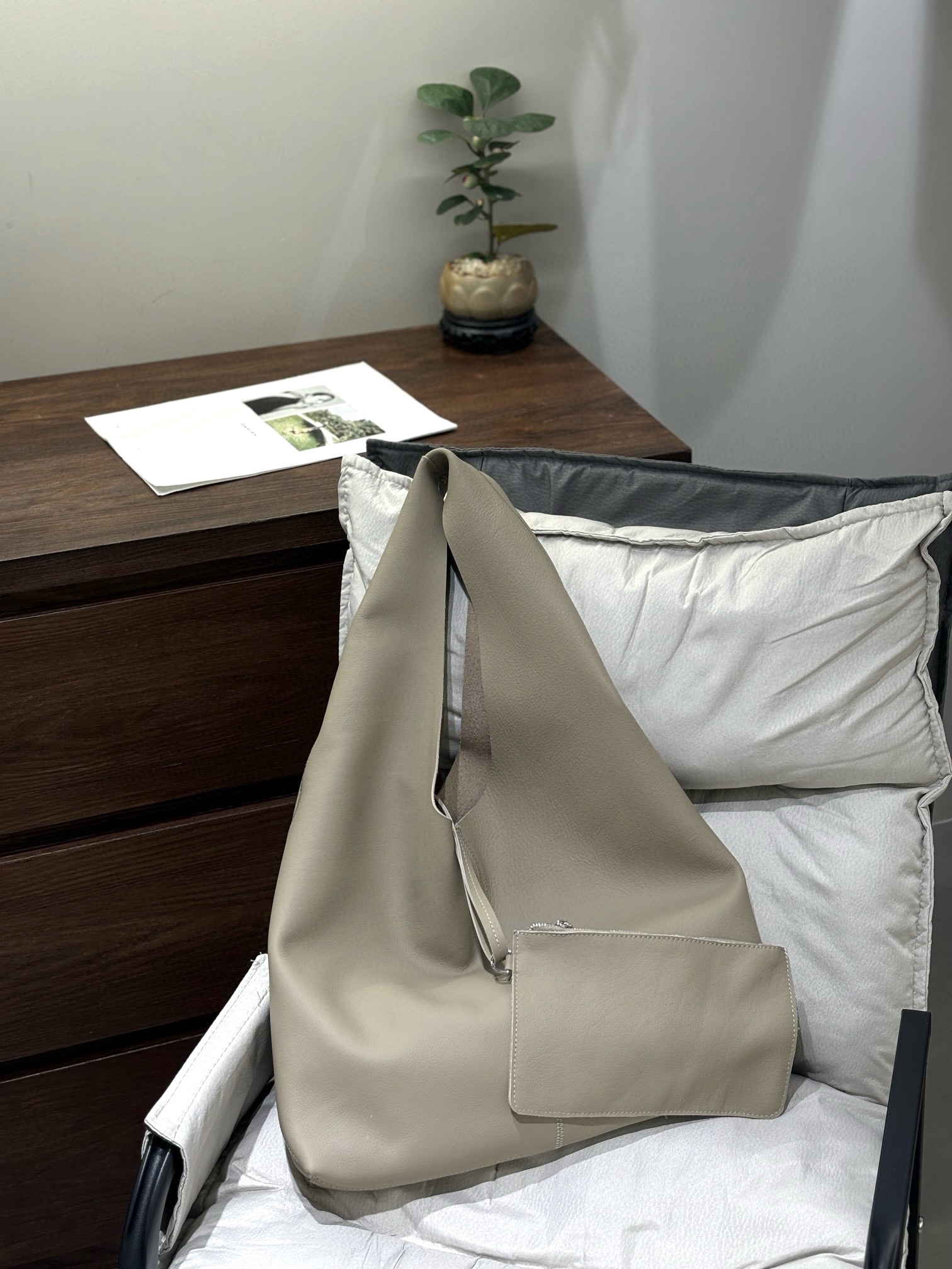 Simple Large Capacity Leather Shoulder Tote Bag with Wallet image 5 large leather shoulder tote bag wholesale OEM ODM product image 5