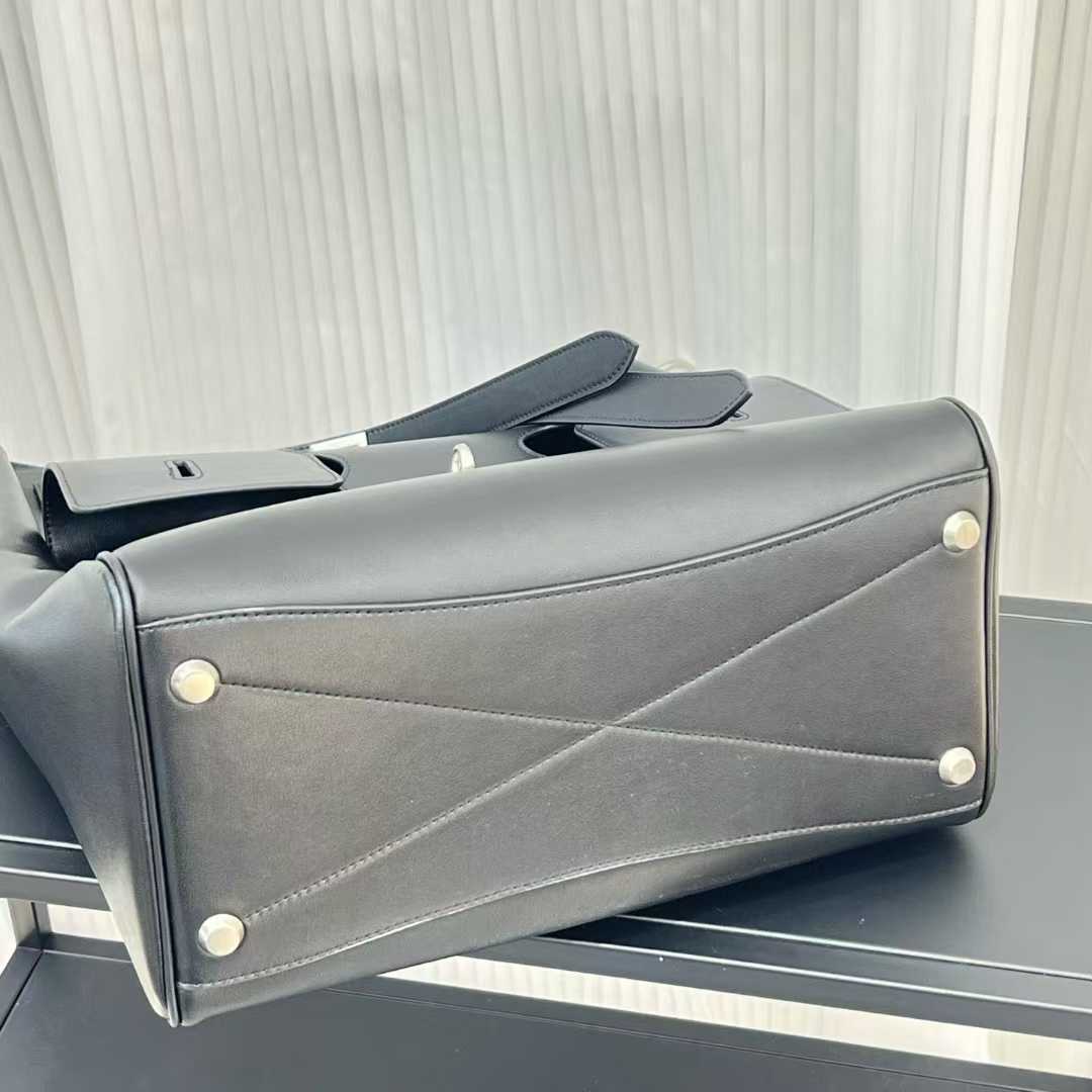Motorbike Style Genuine Leather Big Tote Bag Manufacturer image 5 motorbike style leather big tote bag manufacturer - Motorbike Style Genuine Leather Big Tote Bag Manufacturer image 5