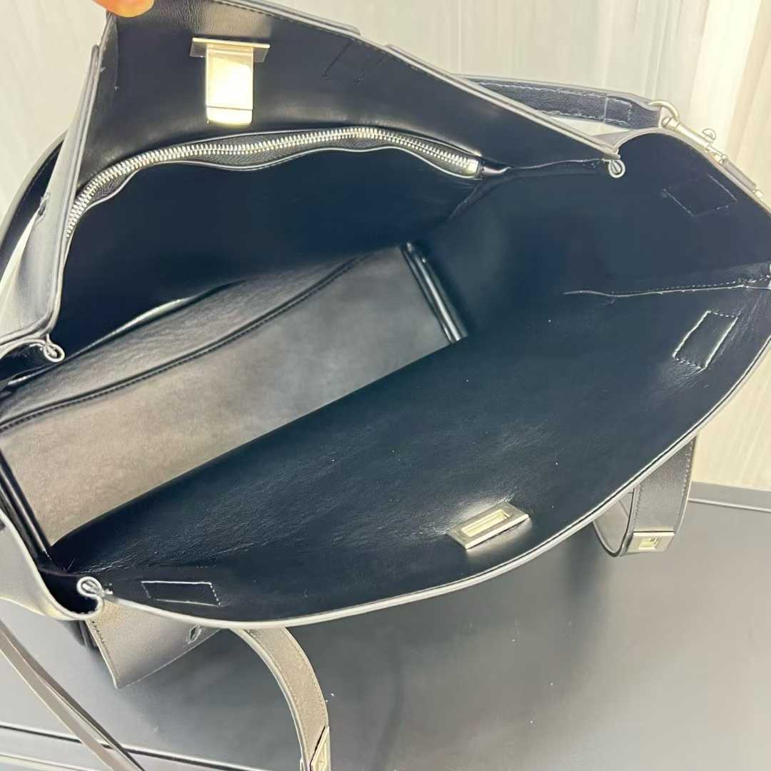 Motorbike Style Genuine Leather Big Tote Bag Manufacturer image 6 motorbike style leather big tote bag manufacturer - Motorbike Style Genuine Leather Big Tote Bag Manufacturer image 6