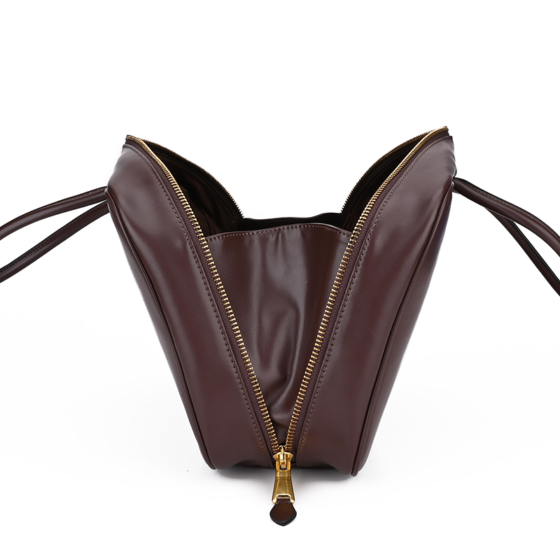 fabbrica di borse tote in pelle di vacchetta cerata ad olioe Bag OEM Factory image 6 oil wax cowhide tote bag factory - Oil Wax Cowhide Women's Tote Bag OEM Factory image 6