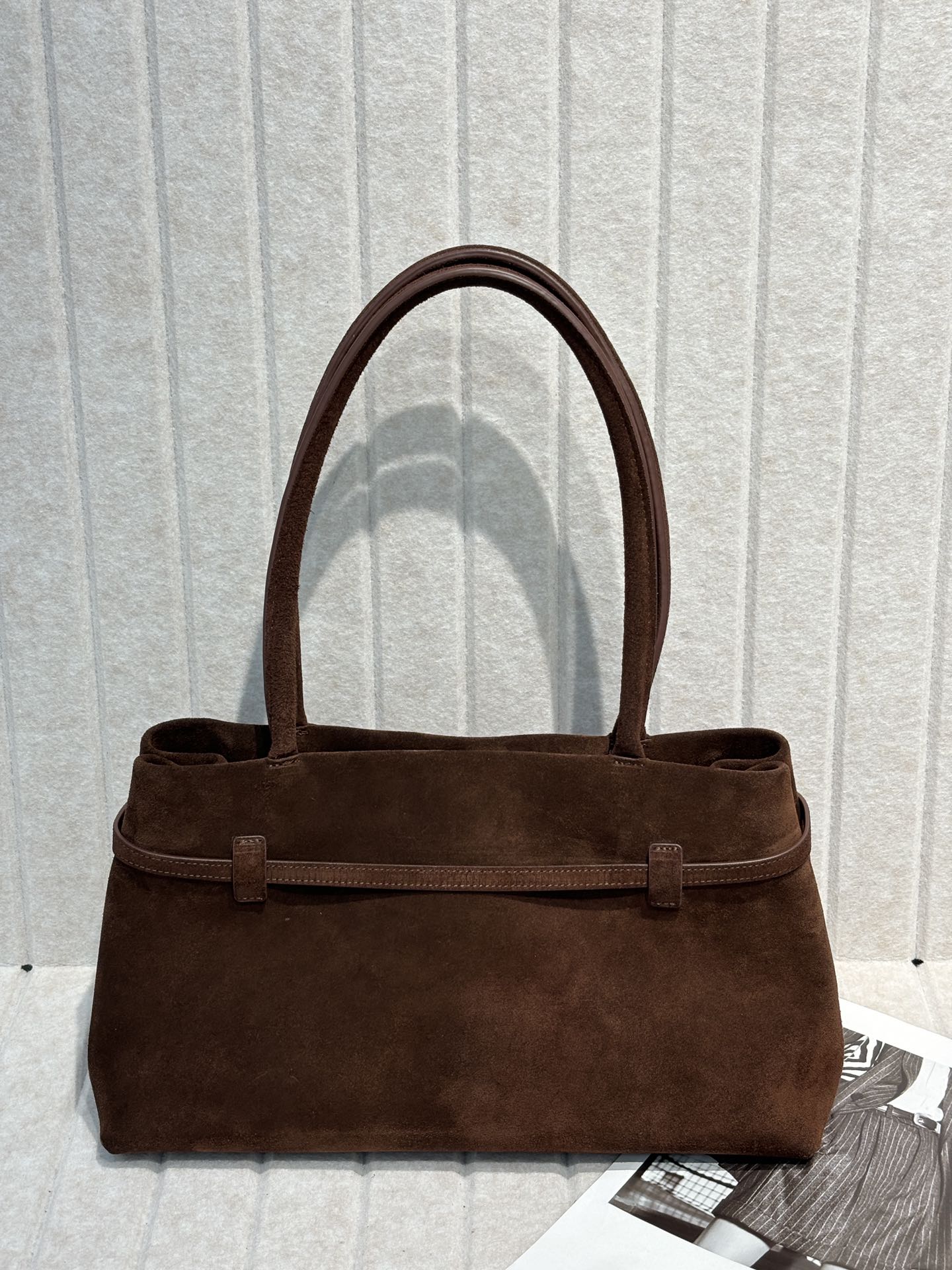 fabricant de sacs fourre-tout en cuir de vacheSac fourre-tout en cuir de vachette suédé pour femme Fabricant image suede cowhide leather tote bag manufacturer - Suede Cowhide Leather Tote Bag for Women Manufacturer image 2