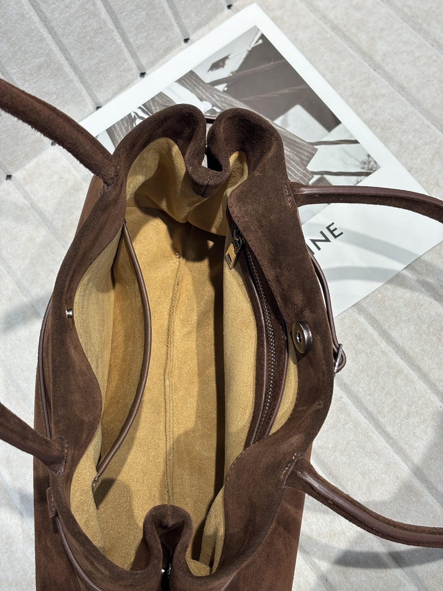 fabricant de sacs fourre-tout en cuir de vacheSac fourre-tout en cuir de vachette suédé pour femme Fabricant image suede cowhide leather tote bag manufacturer - Suede Cowhide Leather Tote Bag for Women Manufacturer image 5