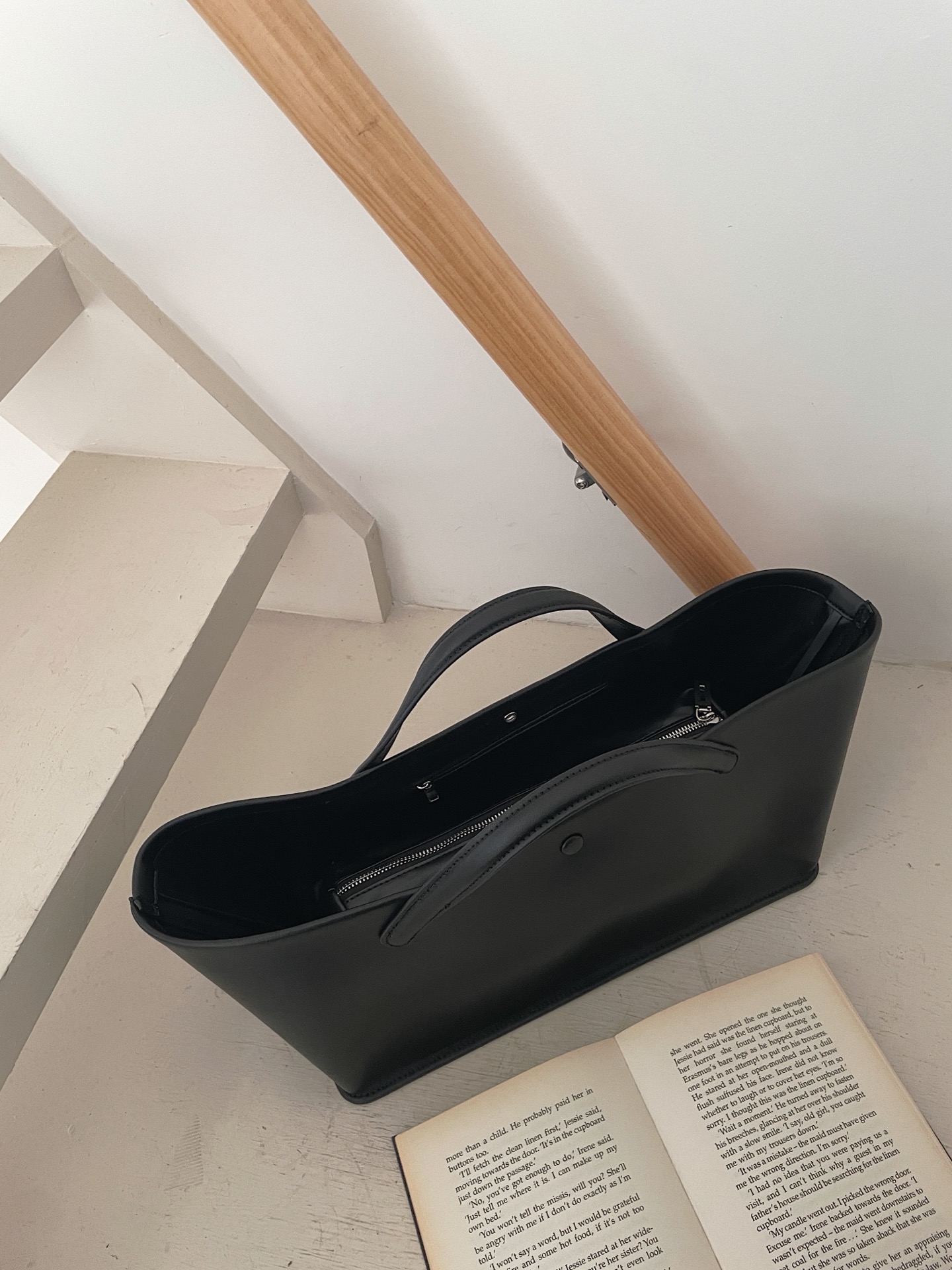 Vintage Leather Tote Bag with Inner Pocket Wholesale image 6 leather tote bag with inner pocket wholesale OEM ODM product image 6