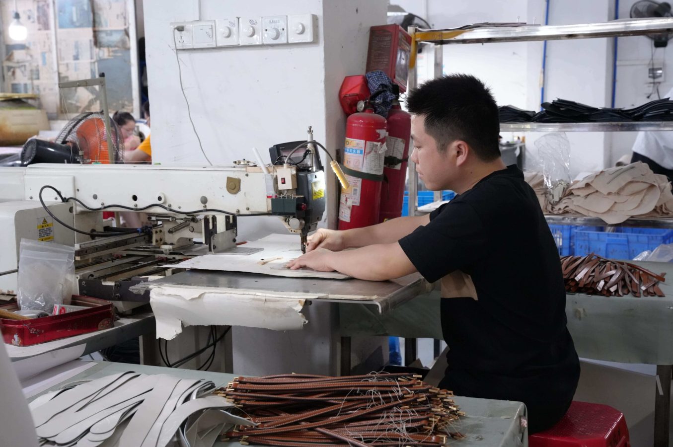 custom leather crossbody bag manufacturer